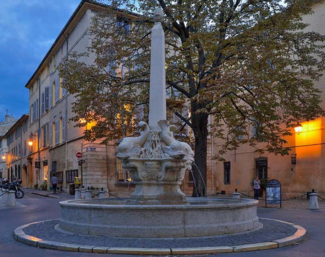 Place des Quatre Dauphins